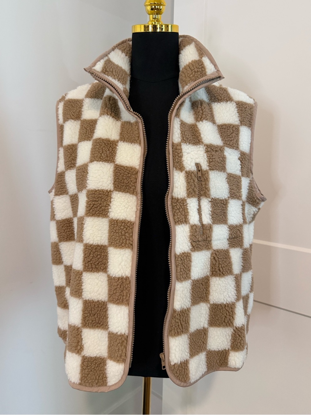 Women’s NWOT Plush Checkerboard Zip Vest — Cream & Brown